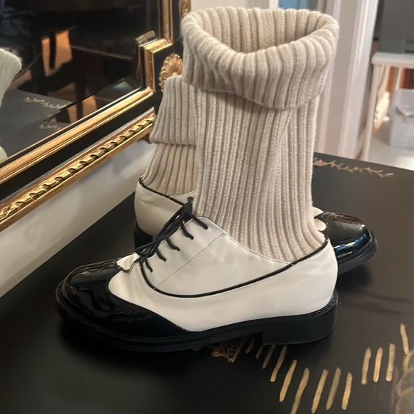 Chanel White Black Shiny Patent/Matte Leather Lace Up Tie Ankle Short Boots 38 - Picture 6 of 10